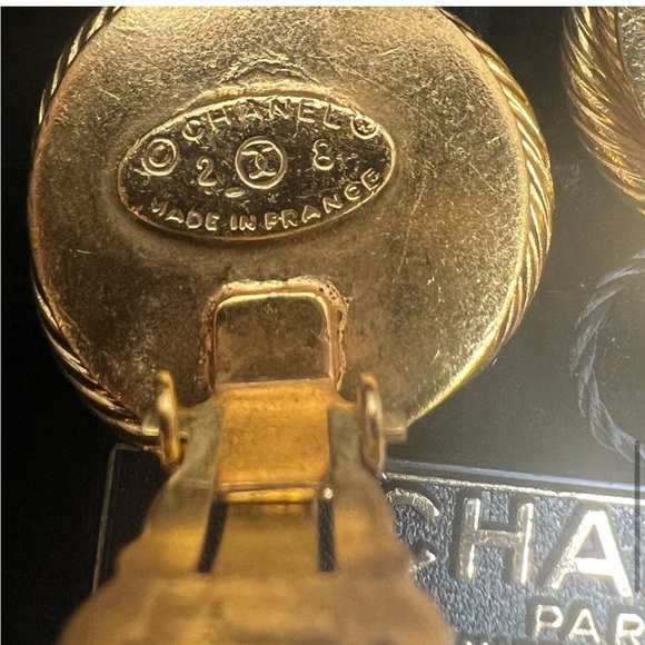 Authentic Chanel PEARL EARRINGS 24K plated - Picture 7 of 15